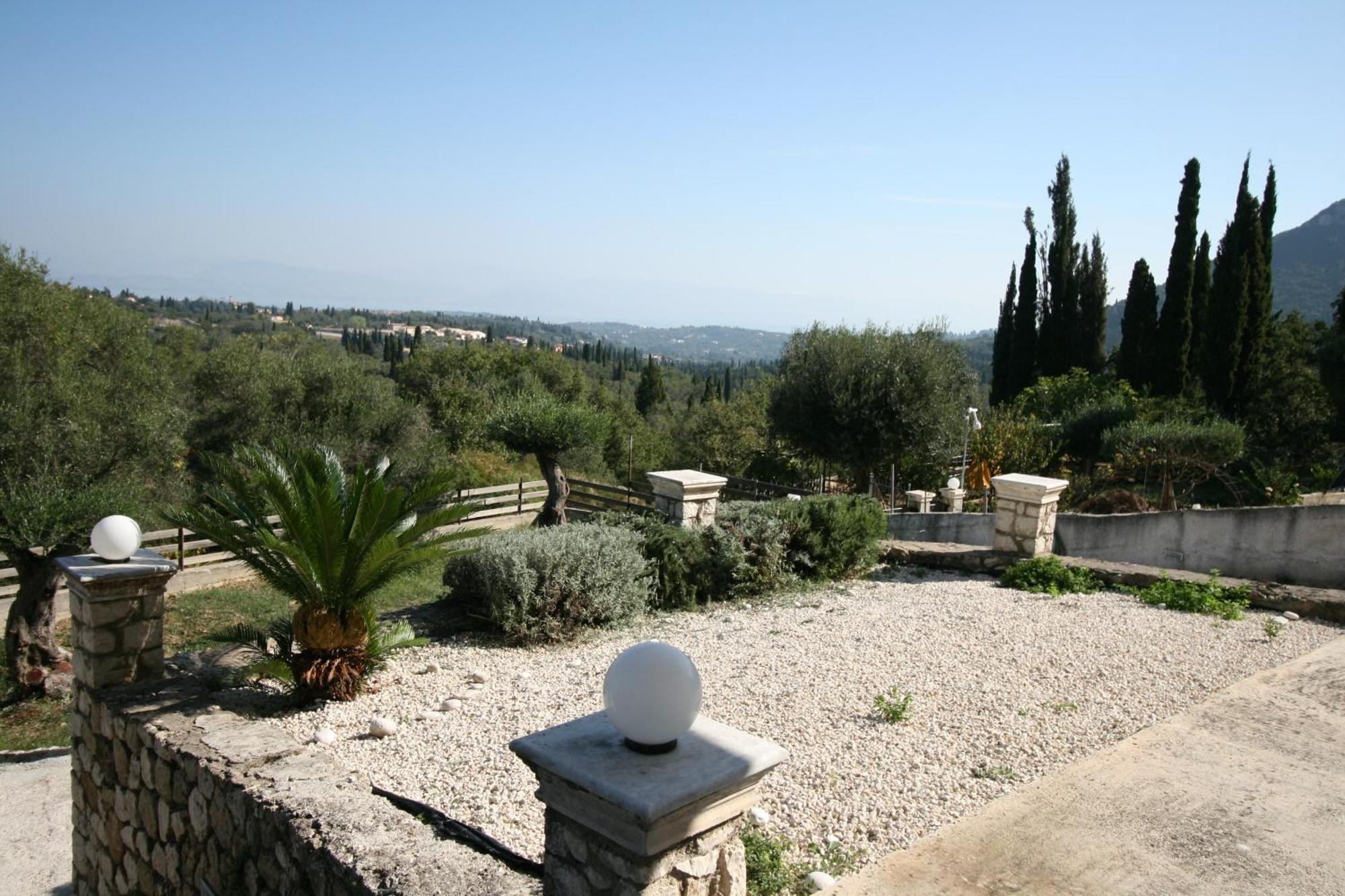 Corfu Luxury Apartment, Tranquility, Mountain & Sea Views Apartment *